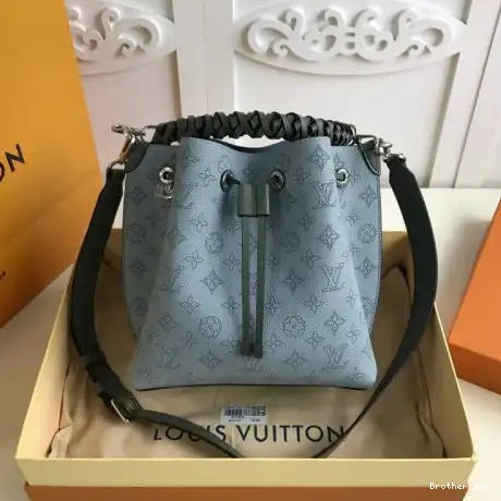 20B570176 LV Bags 0730
